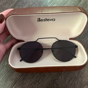 Illsteva Wynwood Sunglasses •